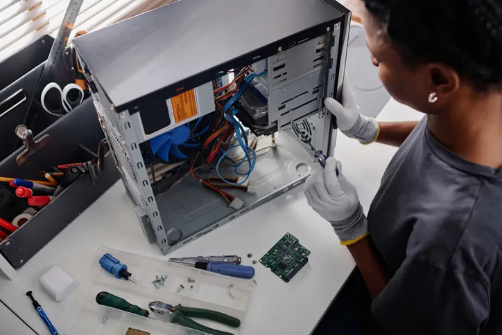 Atelier IT Factory de préparation et de logistique informatique SECURINFOR